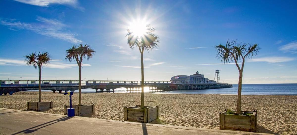 Top Floor Sandbanks Apartment With Free Parking Just Minutes From The Beach And Bars Canford Cliffs Экстерьер фото