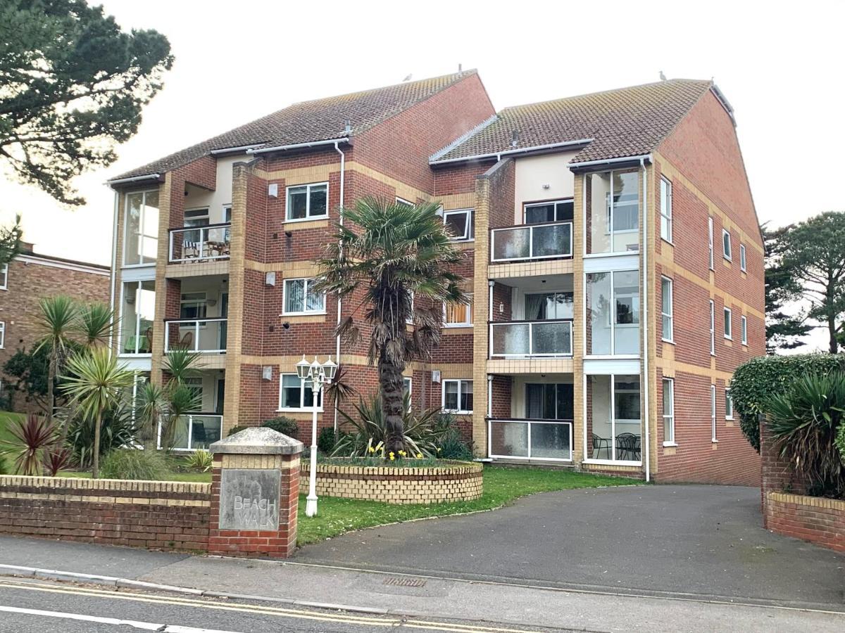 Top Floor Sandbanks Apartment With Free Parking Just Minutes From The Beach And Bars Canford Cliffs Экстерьер фото